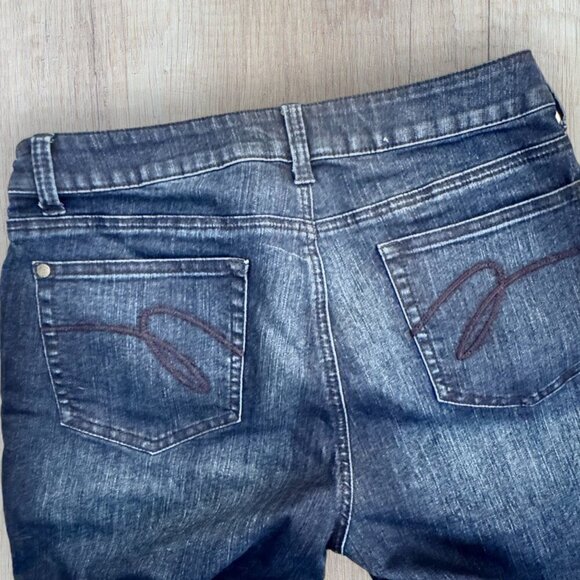 MIRACLEBODY Slimming Straight Leg Frayed Dark Wash Stretch Denim Jeans Womens 8 - Picture 3 of 6